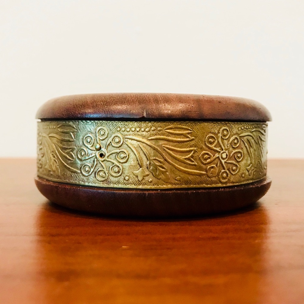 Wooden bangle with gold detail